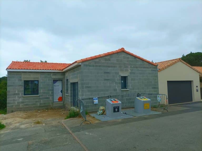 Maison sur terrain en pente-facade nord-44-MF-Construction