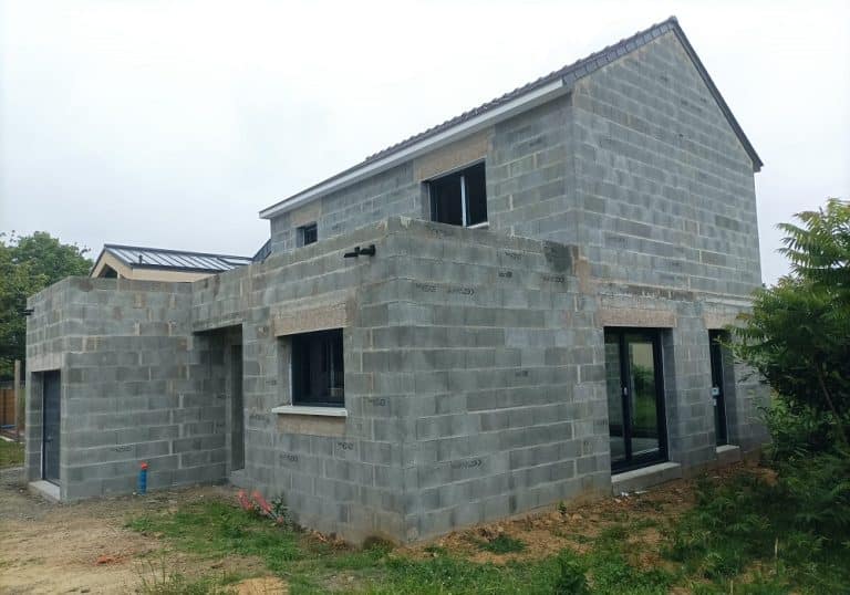Etapes de construction d'une maison-Hors-d-eau-hors-d-air-44-MF-Construction